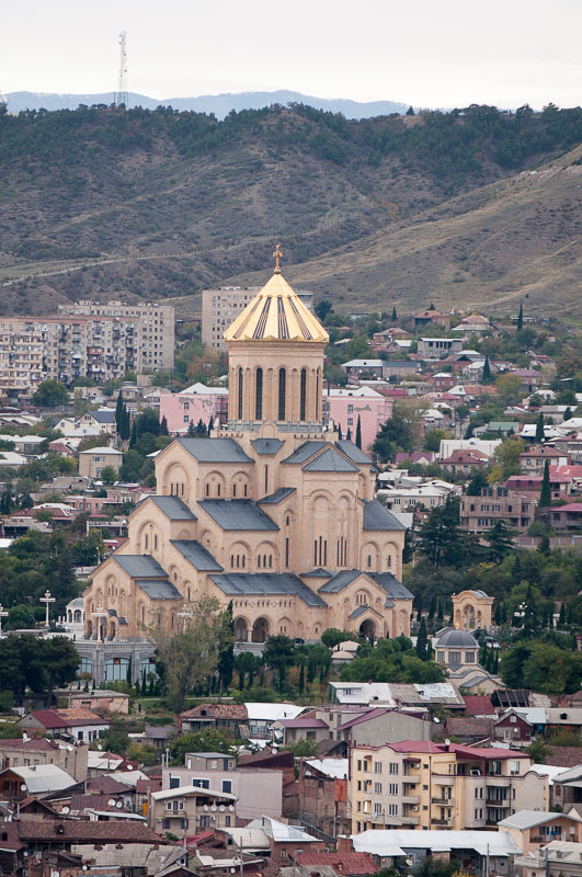 Tbilisi: největší katedrála Sameba (kostel nejsvatější Trojice)