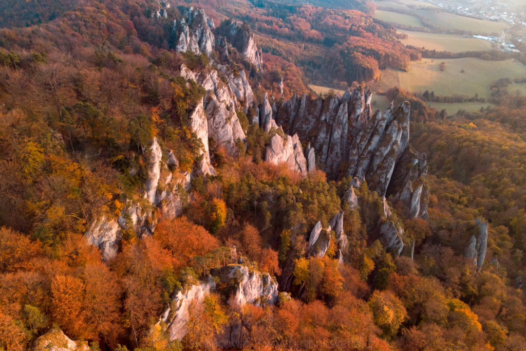 Sulovské skály, Slovensko, pohled na podzimní krajinu