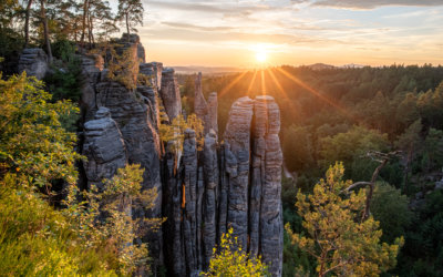 Západ slunce nad Prachovskými skalami: Jak vytvořit HDR snímek se sluncem bez prasátek